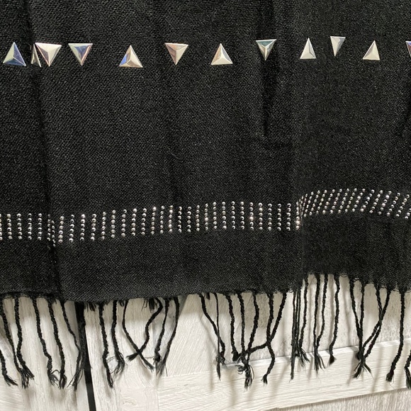 Lightweight Black Oblong Scarf - Picture 6 of 6